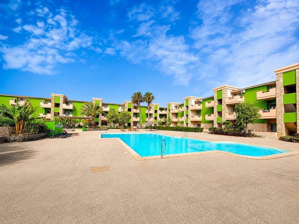 cv-rentals-18-piscina-bordo-vasca