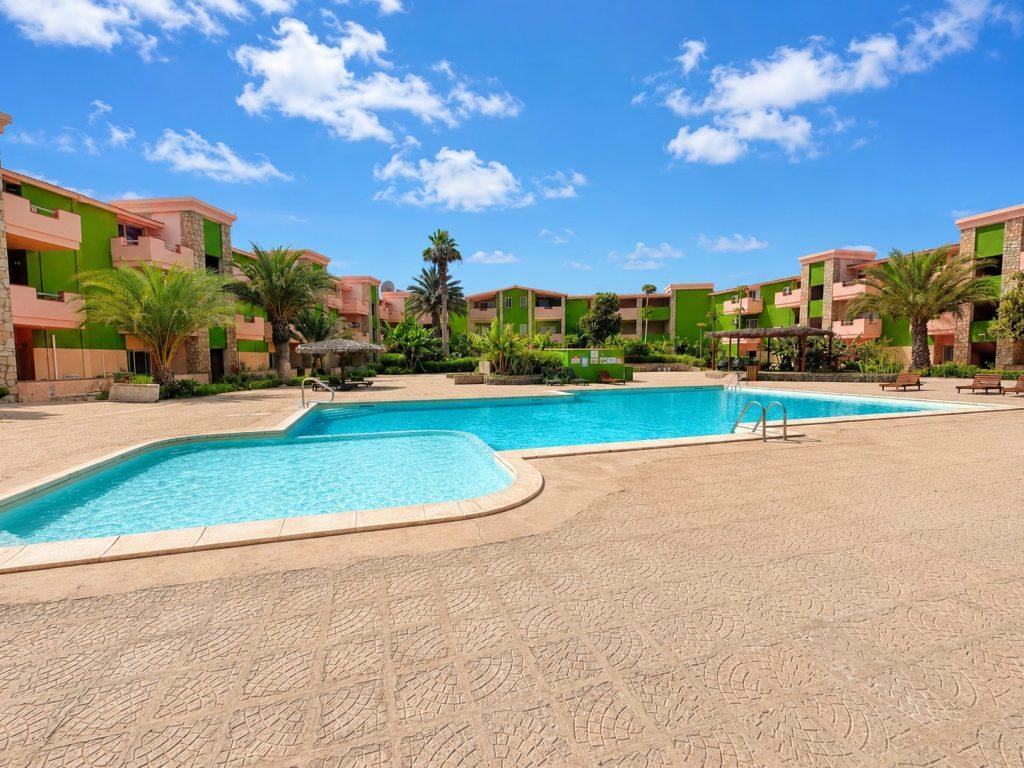 cv-rentals-20-piscina-bordo-vasca